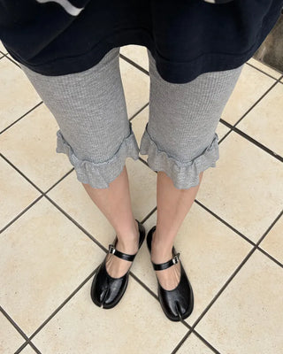 Frilled Ribbed Capri Pants