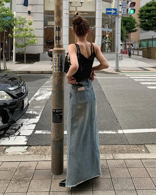 Button pocket washed denim long skirt