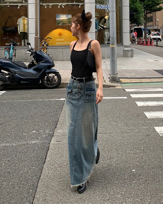 Button pocket washed denim long skirt