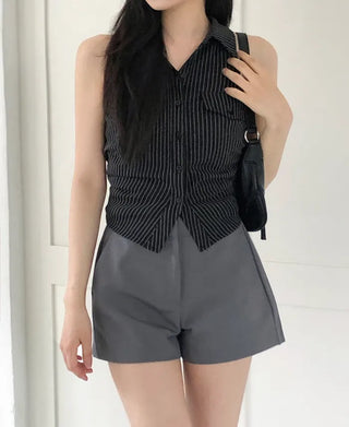 Classic high-waisted short slacks