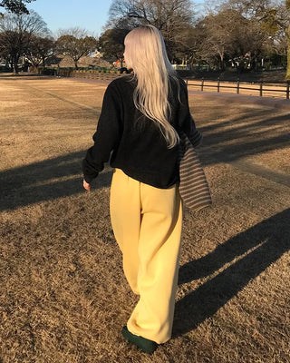 Fleece-lined one-pleat sweatpants