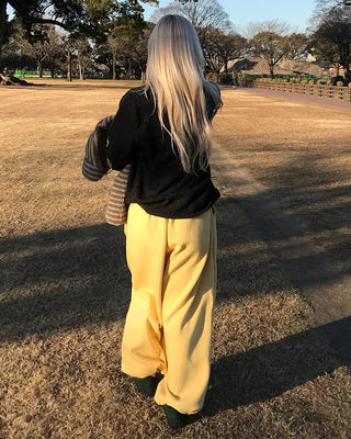 Fleece-lined one-pleat sweatpants