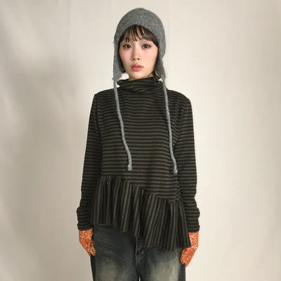 Frilled border turtleneck T-shirt