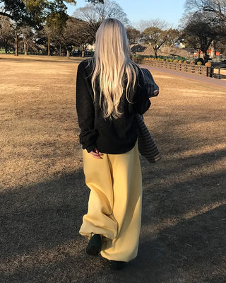 Fleece-lined one-pleat sweatpants