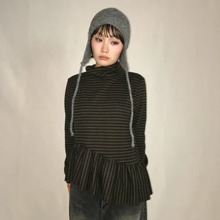 Frilled border turtleneck T-shirt