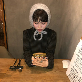 Frilled border turtleneck T-shirt