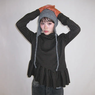 Frilled border turtleneck T-shirt