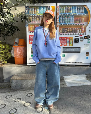 V-neck stitched raglan knit sweater