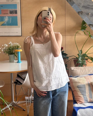 Punching block flower stitch camisole