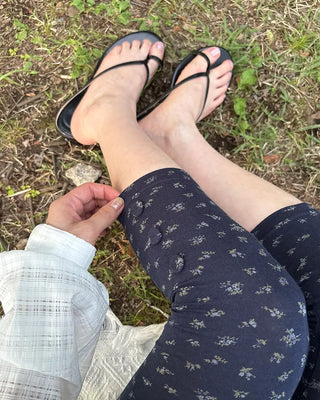 Walnut Button Mini Flower Cropped Leggings