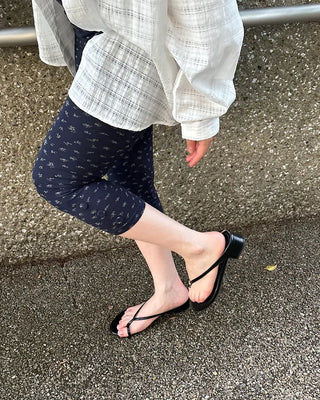 Walnut Button Mini Flower Cropped Leggings