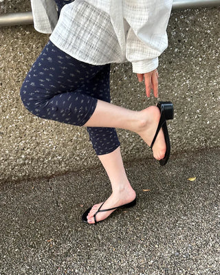 Walnut Button Mini Flower Cropped Leggings