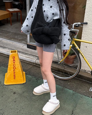 Twist knit elastic waist shorts