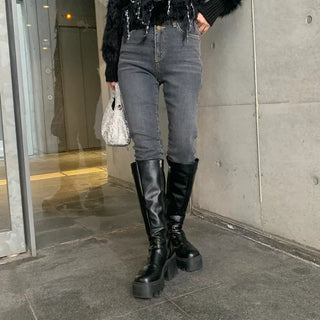 Double-button skinny pants