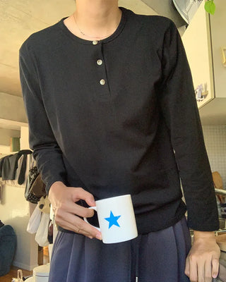 Button-down Henley neck long-sleeved T-shirt