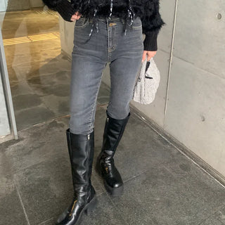 Double-button skinny pants