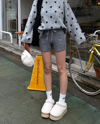 Twist knit elastic waist shorts