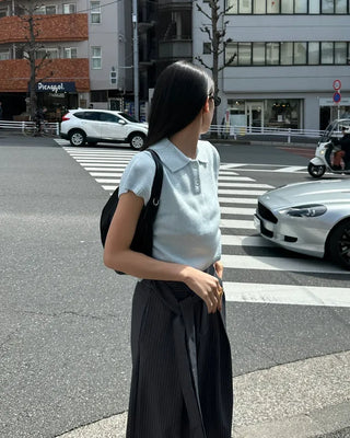 Two-button collar short-sleeved knit