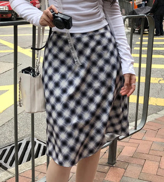 Checked long skirt