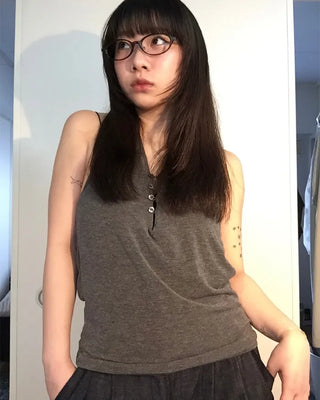 V-button halter neck top
