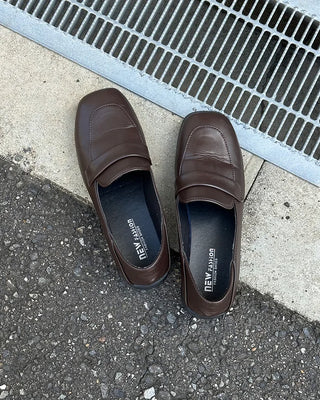 Square-toe simple loafers