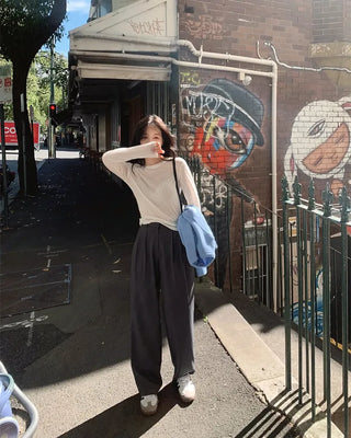 Leg-lengthening pintuck wide slacks