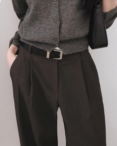 Leg-lengthening pintuck wide slacks