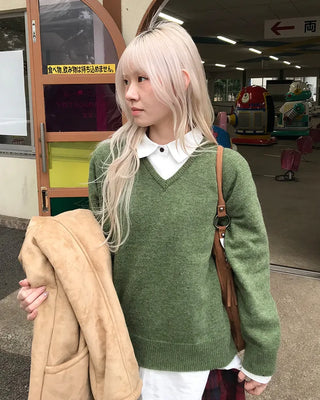 V-neck raglan knit
