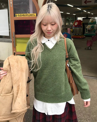 V-neck raglan knit