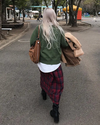 V-neck raglan knit