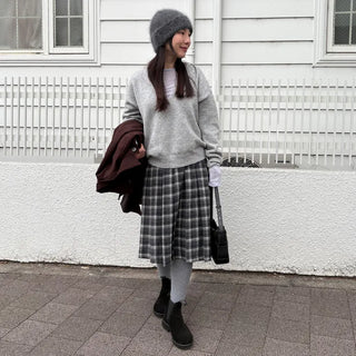 Deep V-neck loose knit