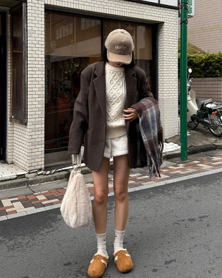 Round neck cable knit