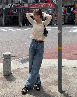 Square neck frill knit blouse