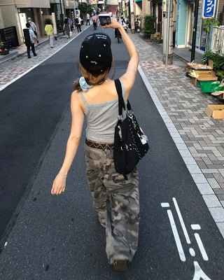 Double rivet line shoulder bag