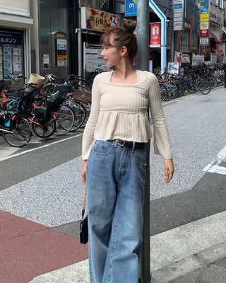 Square neck frill knit blouse