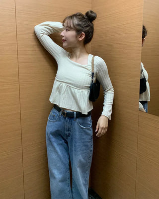 Square neck frill knit blouse
