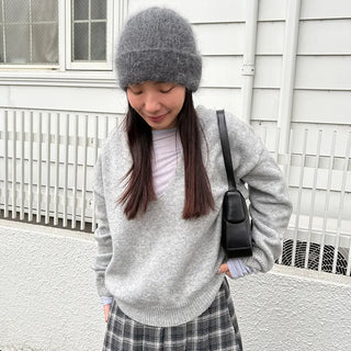 Deep V-neck loose knit
