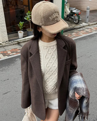 Round neck cable knit