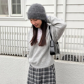 Deep V-neck loose knit