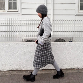 Deep V-neck loose knit