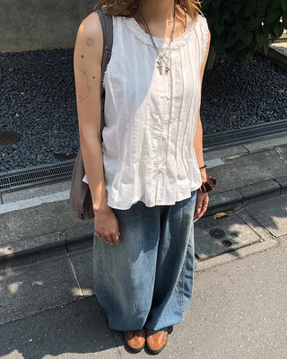 Pintuck frill sleeveless flared button blouse