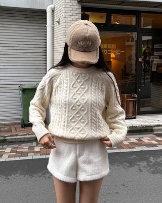 Round neck cable knit