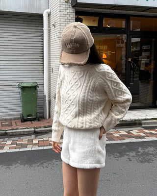 Round neck cable knit