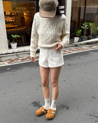 Round neck cable knit