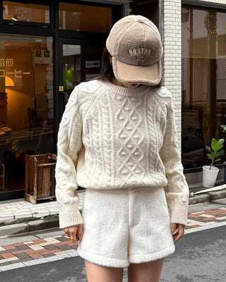 Round neck cable knit