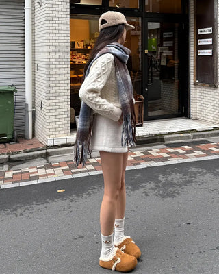 Round neck cable knit