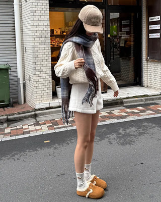 Round neck cable knit