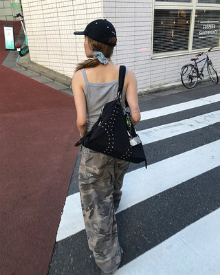 Double rivet line shoulder bag