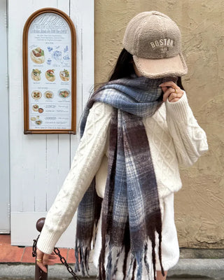 Round neck cable knit