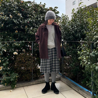Deep V-neck loose knit